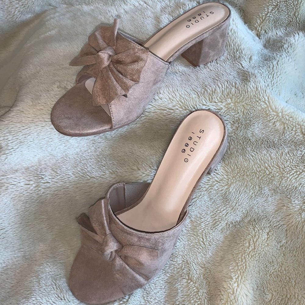 NEW Studio 1886 chunky heel bow sandal almond 9